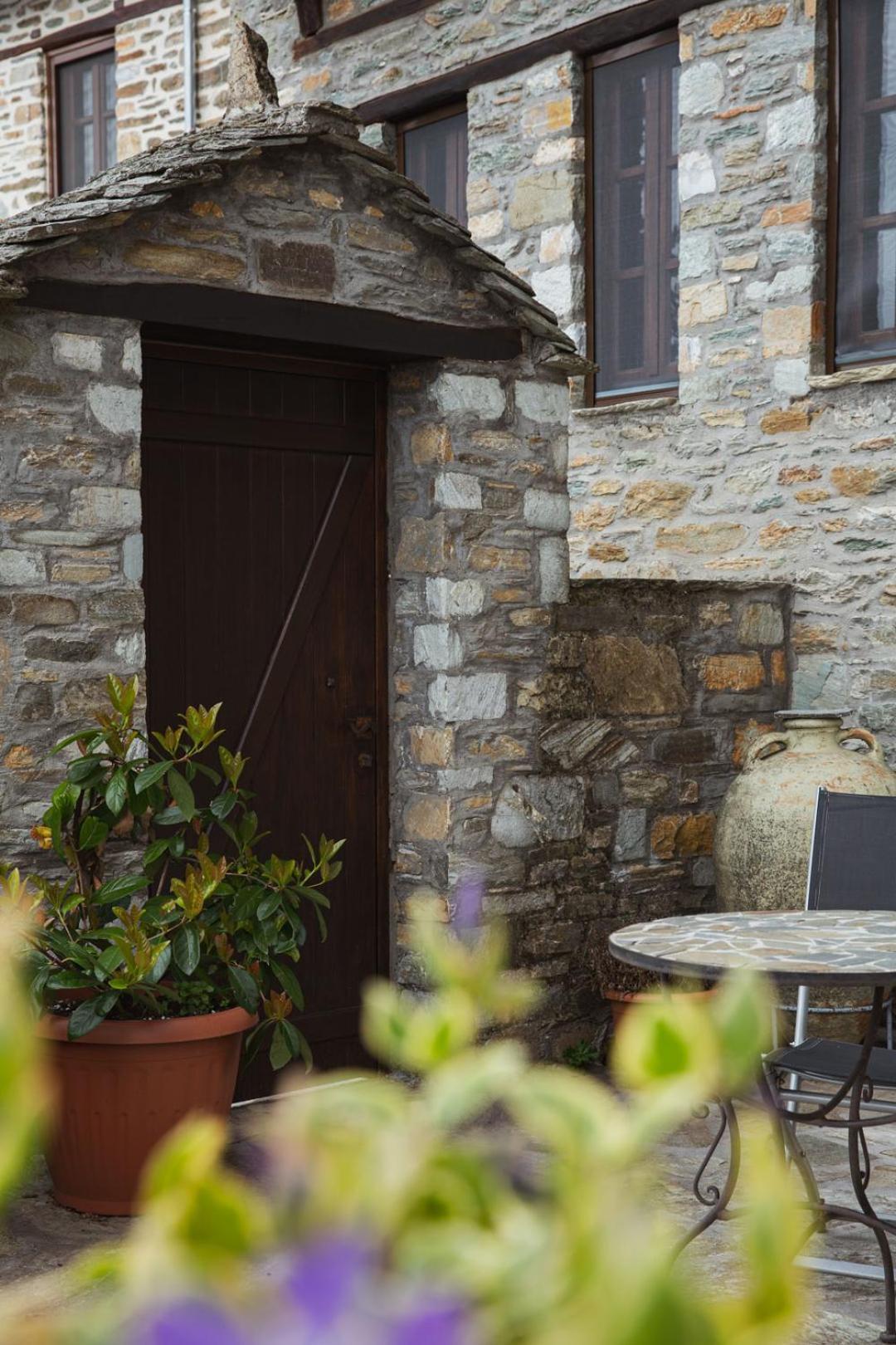 Palio Eleotrivio Guesthouse Agios Lavrentios Exteriör bild