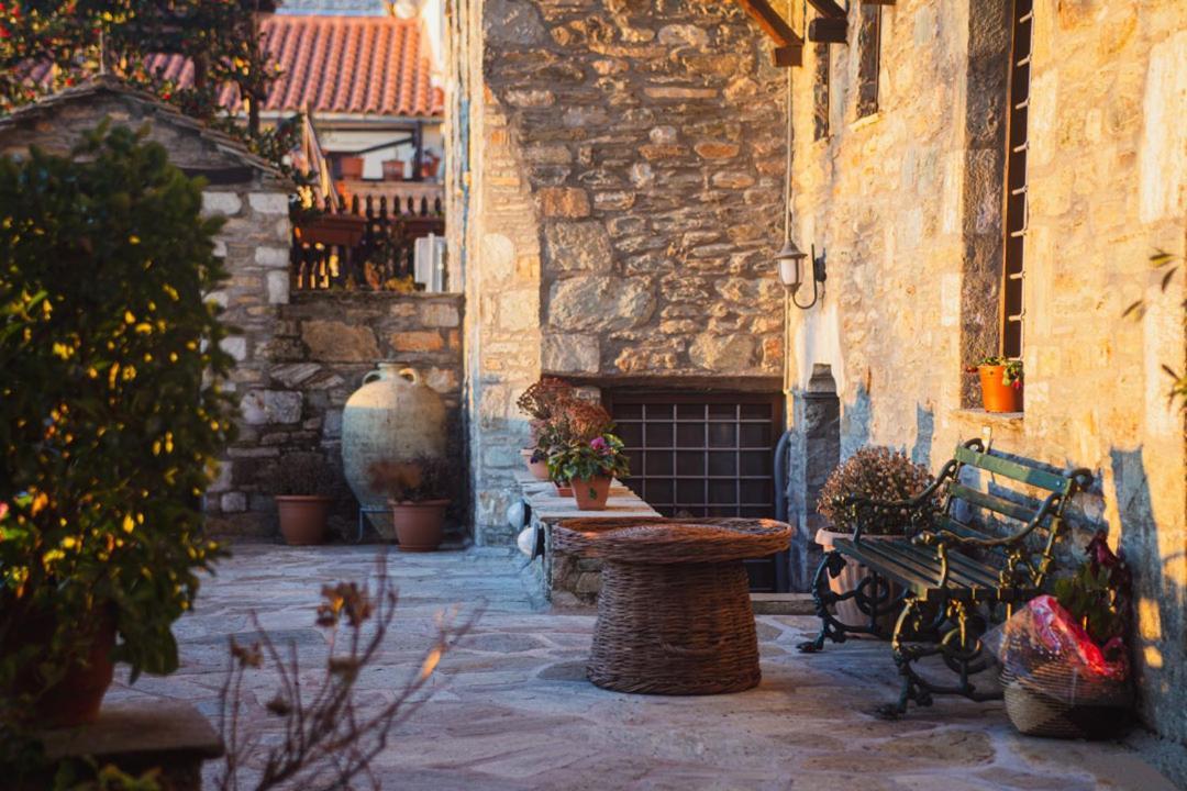 Palio Eleotrivio Guesthouse Agios Lavrentios Exteriör bild