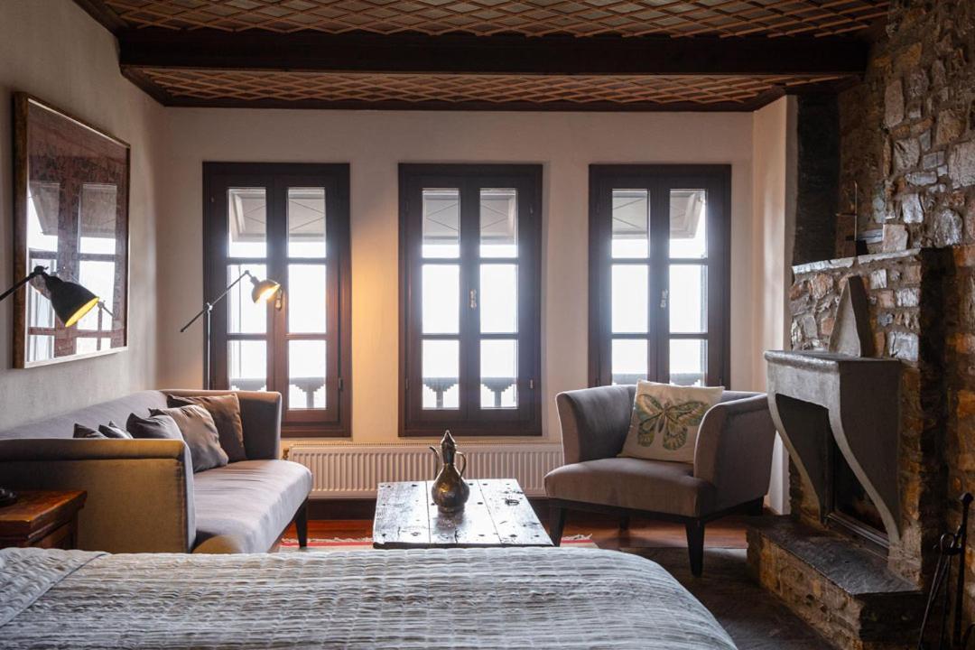 Palio Eleotrivio Guesthouse Agios Lavrentios Exteriör bild