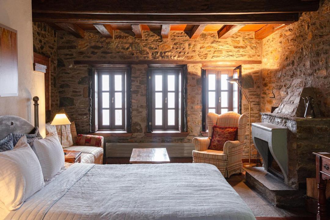 Palio Eleotrivio Guesthouse Agios Lavrentios Exteriör bild