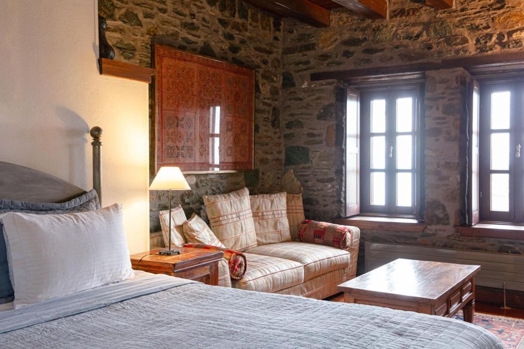 Palio Eleotrivio Guesthouse Agios Lavrentios Exteriör bild